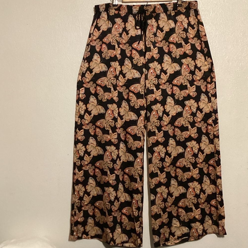 Black Floral Print Wide-Leg Pants - Picture 2 of 15